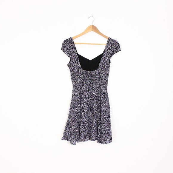 *Urban Outfitters Finnigan Floral Mini Dress - Picture 9 of 10